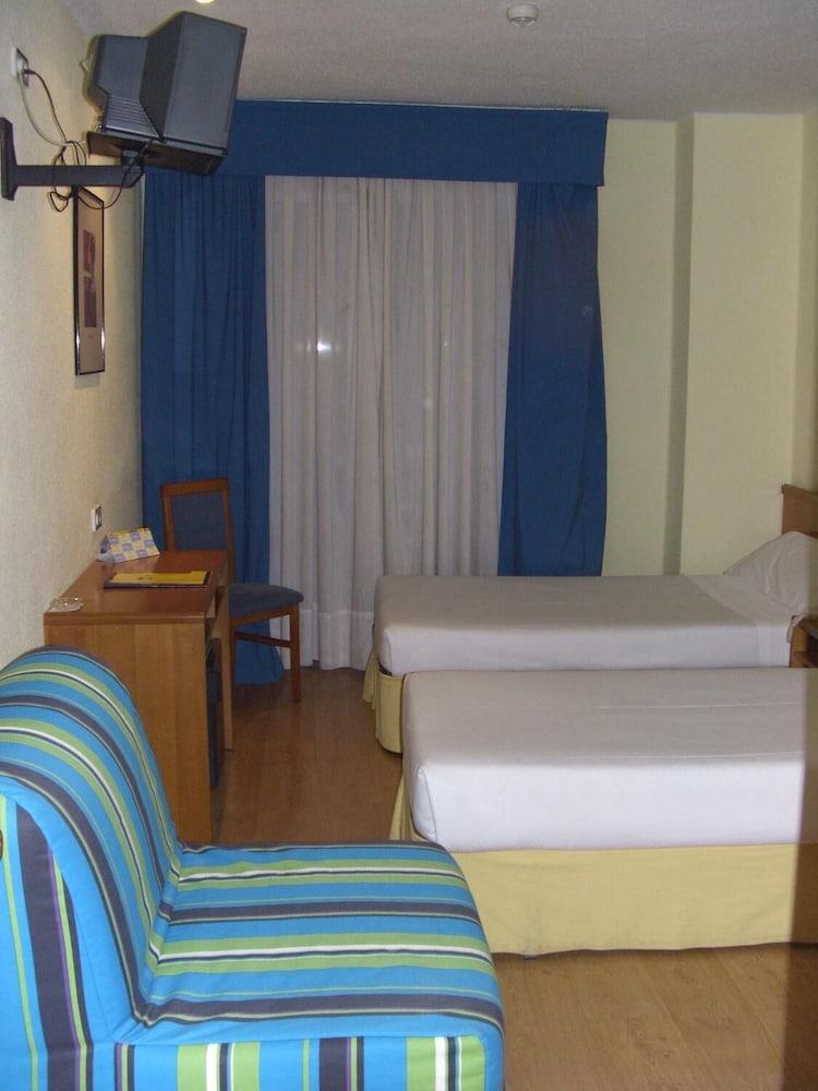 City Express Covadonga Oviedo Habitación foto